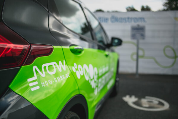 E-Auto an einer Ladesäule