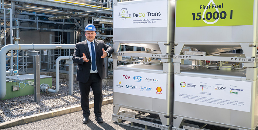Großversuchsanlage der TU Freiberg liefert 15.000 Liter synthetischen  Kraftstoff - NOW GmbH