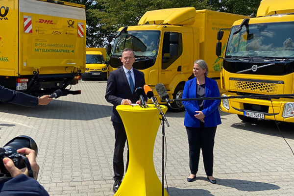 Deutsche Post weiht E-Lkw ein