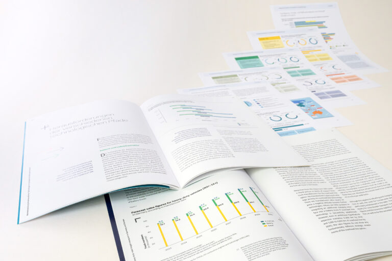 Aufgeschlagene NOW-Publikationen (Fotocredits: Franz Josef)