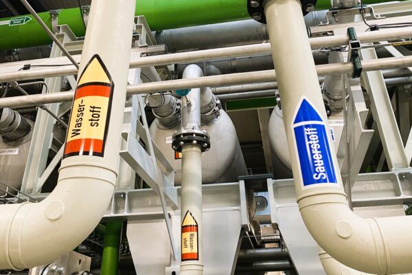 Nahaufnahme eines Elektrolyseurs